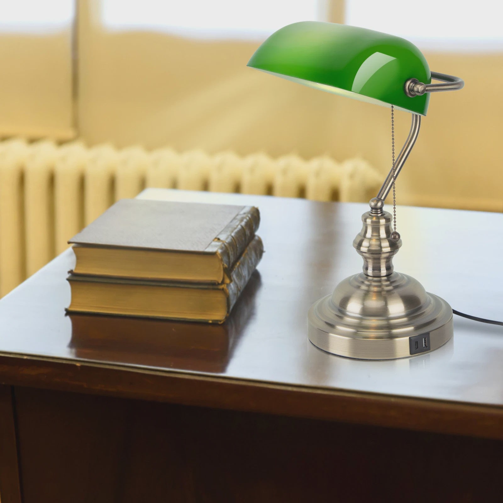 Groene Bankierslamp met 2 USB-poorten en Messing Voet - Klassiek Design, Moderne Functionaliteit