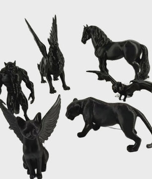 Set van 5 Unieke 3D Geprinte Zwarte Beeldjes: Weerwolf, Paard, Kat, Griffioen & Vleermuis