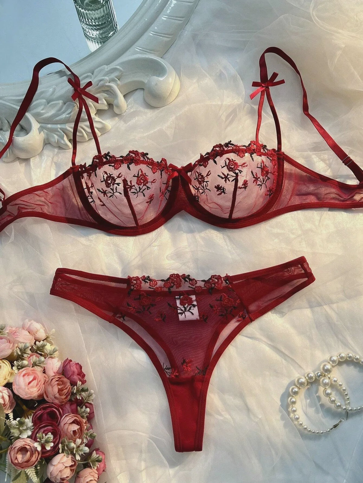 Luxe Lingerieset met Transparante Kant en Bloemenborduursel - Beha en Slip