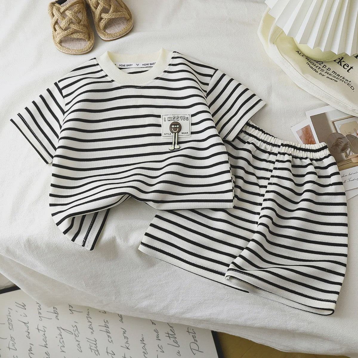 Zomerse Kinderkleding Set: Gestreept T-shirt met Korte Mouw en Short