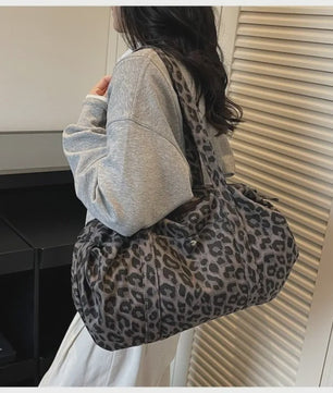 Ruime Canvas Schoudertas met Luipaardprint - Stijlvolle Tote Bag voor Dames