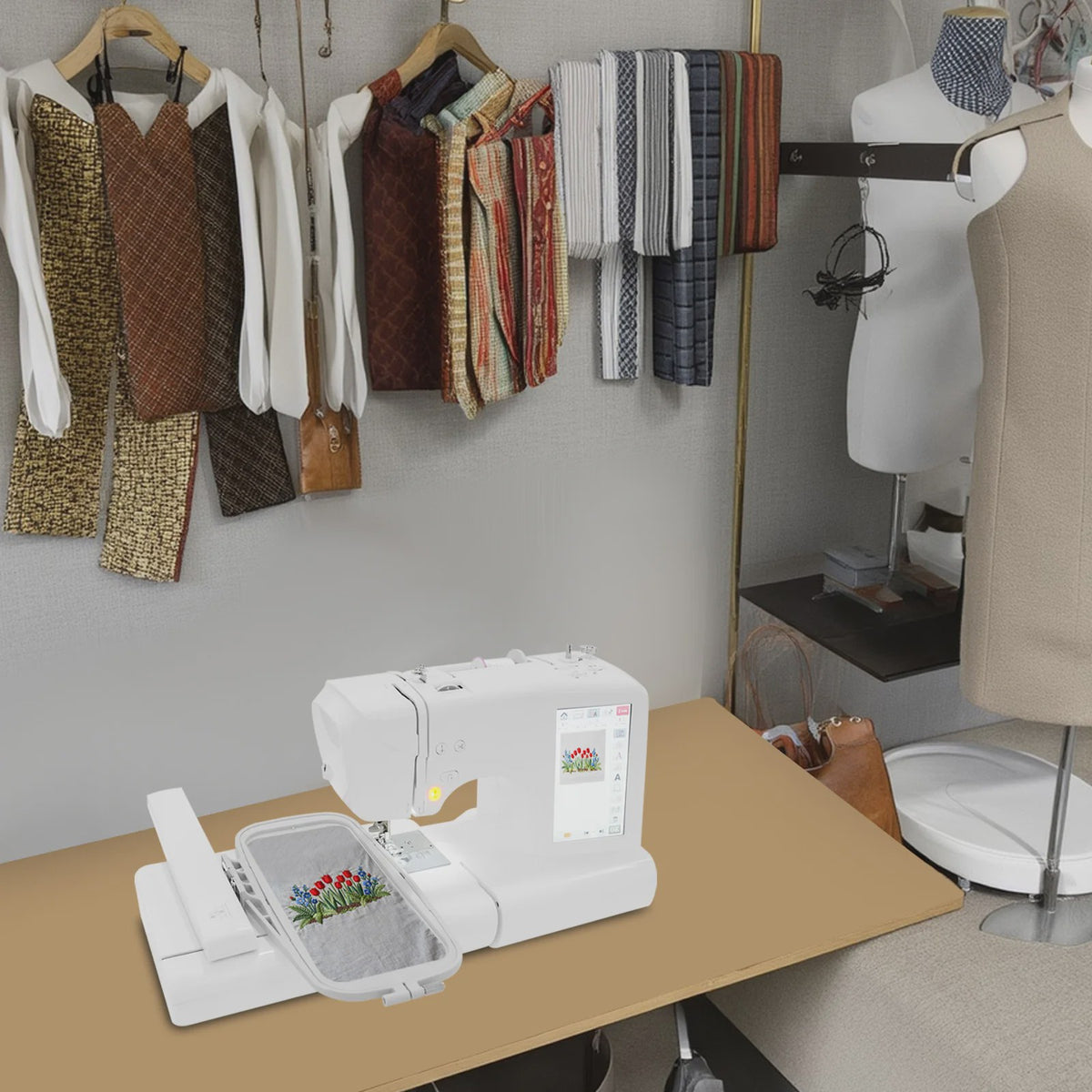 Automatische Borduur- en Naaimachine met 7" Kleurenscherm - 96 Borduurpatronen & 162 Naaiprogramma's
