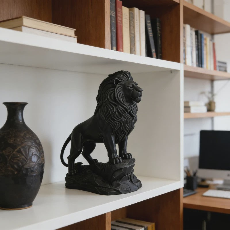 Luxe Leeuw Beeldje - Goud/Zilver Afwerking - Symbool van Moed & Loyaliteit - Decoratie voor Bureau & Kantoor