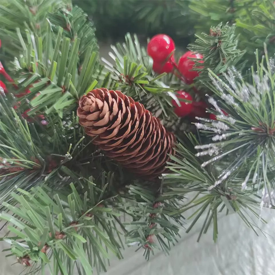 Luxe Kerstkrans met LED Verlichting, Pijnbomen en Rode Bessen - 40cm