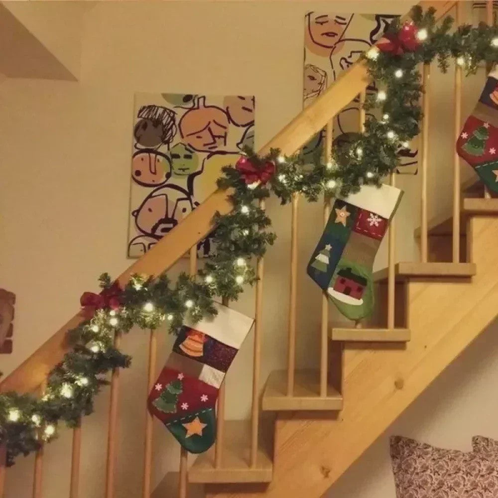 Luxe Kerstguirlande 2.7M Kunstdennen met Pijnappels - Sfeervolle Decoratie