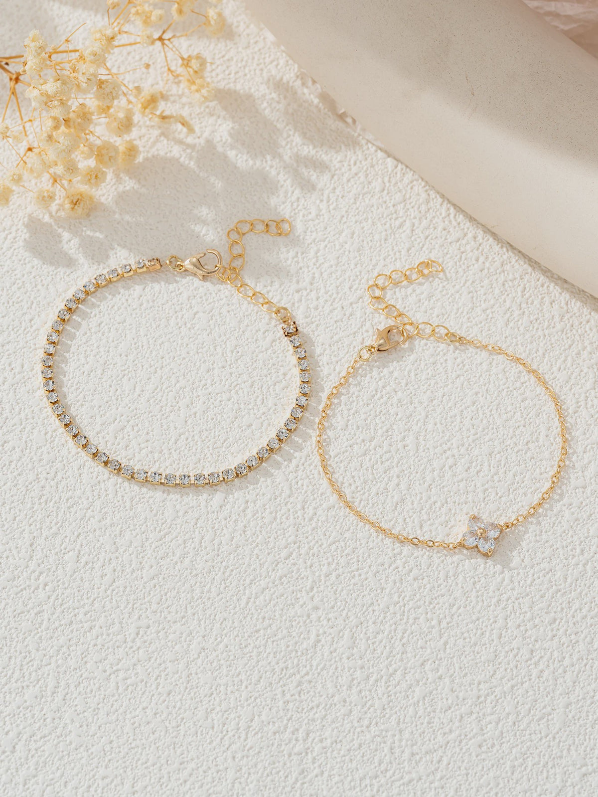 Set van 2 Dames Armbanden met Zirkonia Bloemen en Waterketting - Stijlvol voor Dagelijks Gebruik en Kantoor