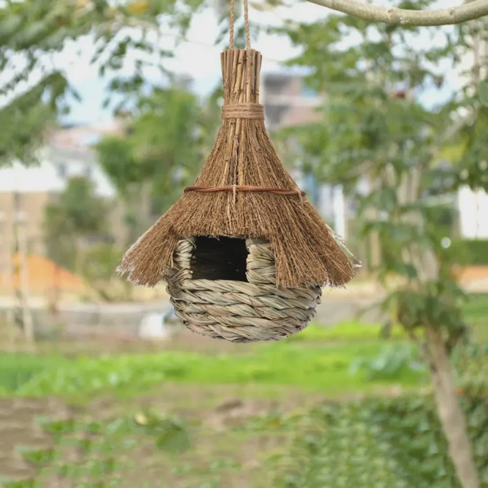 Handgeweven Riet Vogelhuisje - Natuurlijke Stro Nestkast voor Vogels, Weerbestendige Schuilplaats