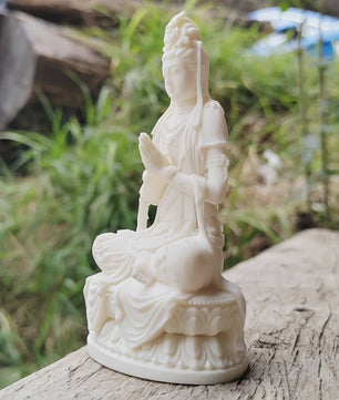 Wit Guanyin Boeddha Beeldje - 4.2 Inch Hars Sculptuur voor Decoratie & Cadeau