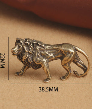 Majestueuze Miniatuur Leeuwenkoning - Vintage Koperen Beeldje voor Bureau & Huisdecoratie