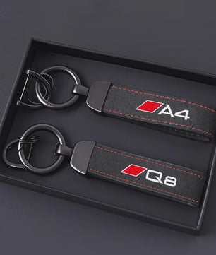 Luxe Audi Suede Sleutelhanger met Metalen Gesp - Stijlvolle Auto Accessoire