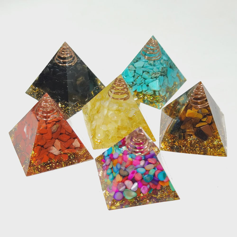 Orgonite Kristal Piramide - Energie & Meditatie Tool - Amethist & Kwarts Decoratie