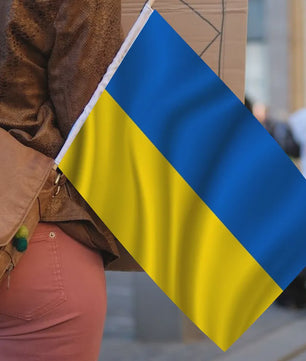 Ukraine Wapperende Handvlag 14x21cm met Witte Stok - Feestdecoratie & Evenementen