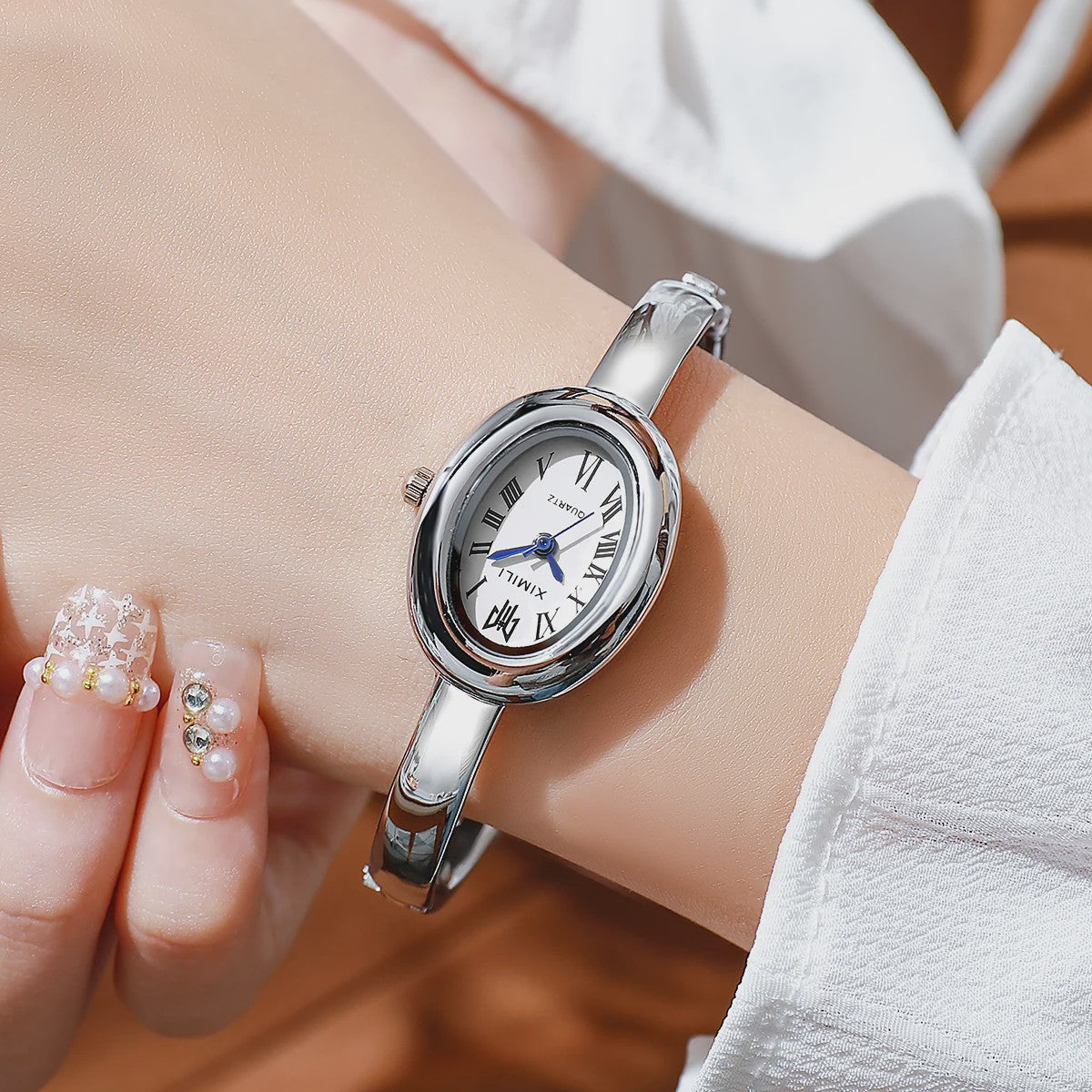 Luxe Dameshorloge met Strass en Gouden Afwerking - Elegant Quartz Polshorloge