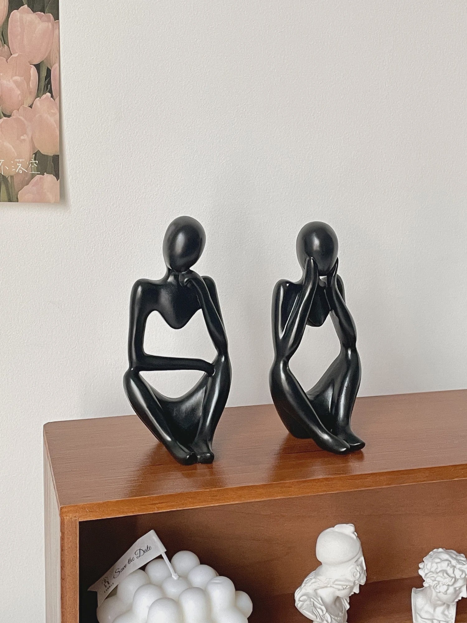 Set van 3 Abstracte Denker Beeldjes - Stijlvolle Hars Sculpturen voor Bureau & Woondecoratie