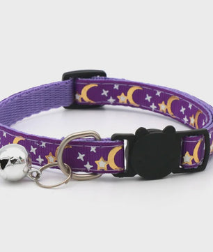 Verstelbare Kattenhalsband met Bel en Sterren/Maan Print - Veilig & Stijlvol