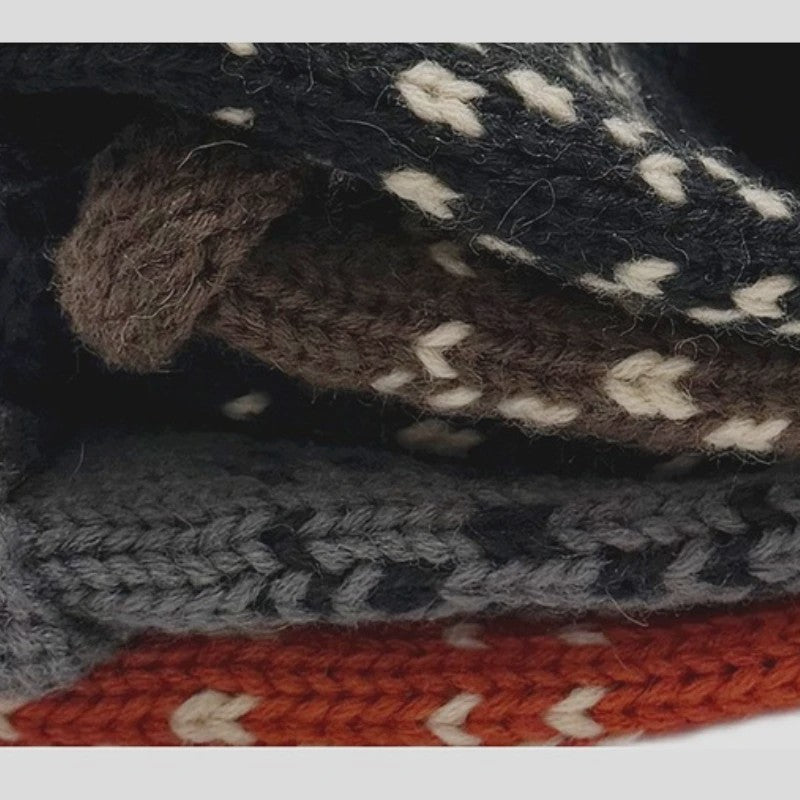Dames Muts met Fair Isle Patroon, Pompon en Omgeslagen Boord - Warm & Stijlvol