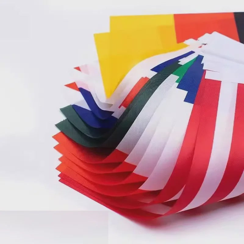 Set van 5 Italiaanse Wapperende Vlaggen op Stok