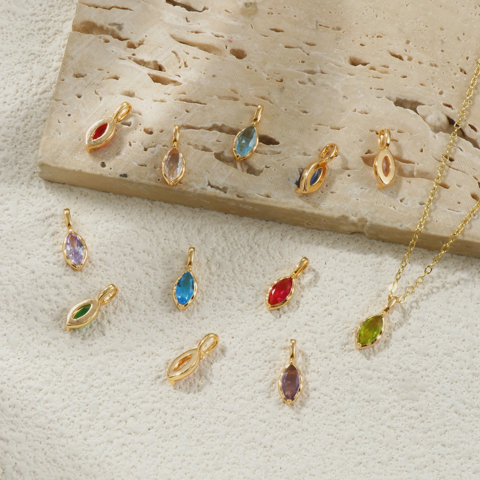 Set van 2 Olijfvormige Bedels met Strass & 18K Goudkleurige Hanger - DIY Sieraden Maken
