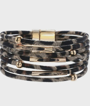 Luxe Leren Armband met Luipaardprint en Goudkleurige Accenten - Multi-Layer