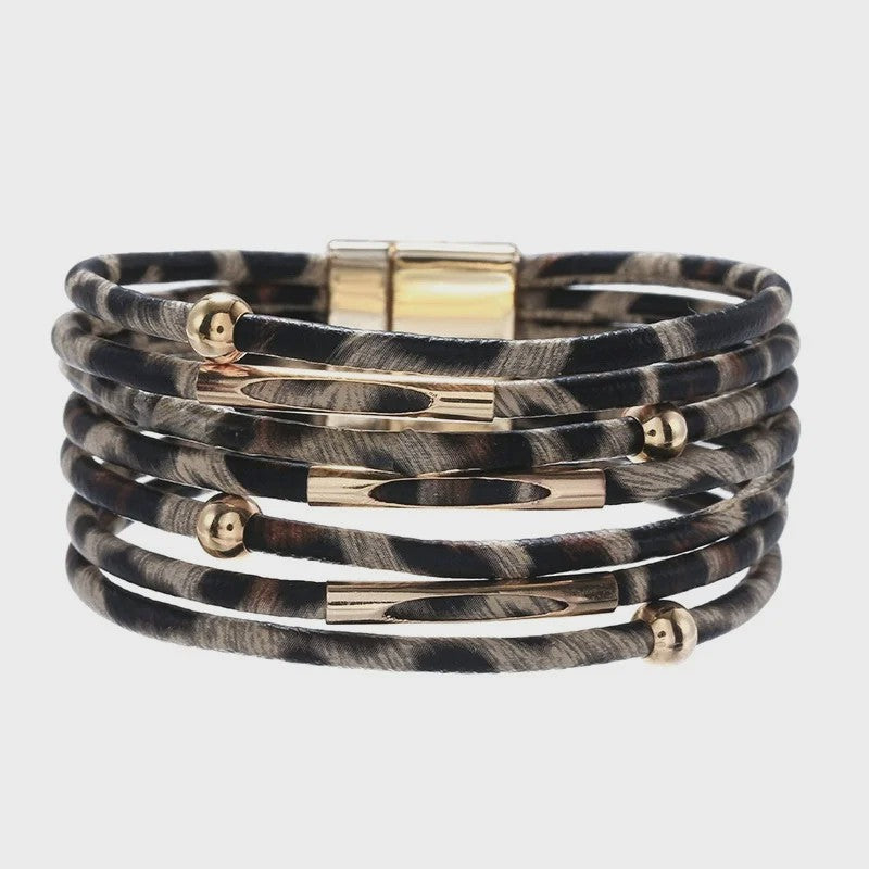 Luxe Leren Armband met Luipaardprint en Goudkleurige Accenten - Multi-Layer