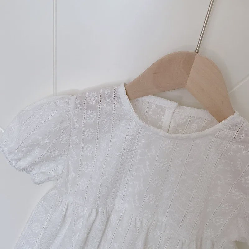 Zomerse Babydoll Blouse voor Meisjes met Broderie en Pufmouwen - Schattig en Casual