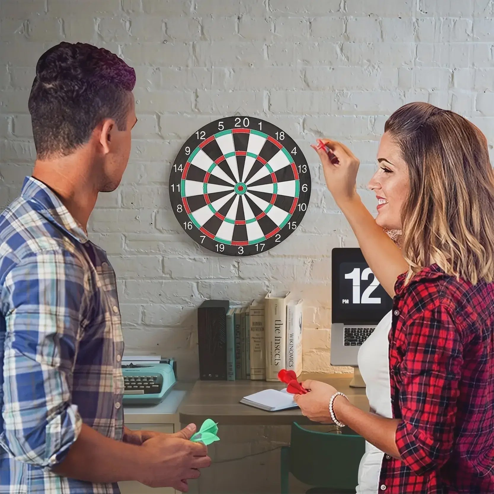 15 Inch Dartbord Set met 6 Darts - Perfect voor Feestjes, Familie en Spelletjes
