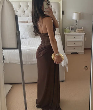 Chique Bruine Maxi Jurk met Kant en Off-Shoulder Design - Sexy Avondjurk