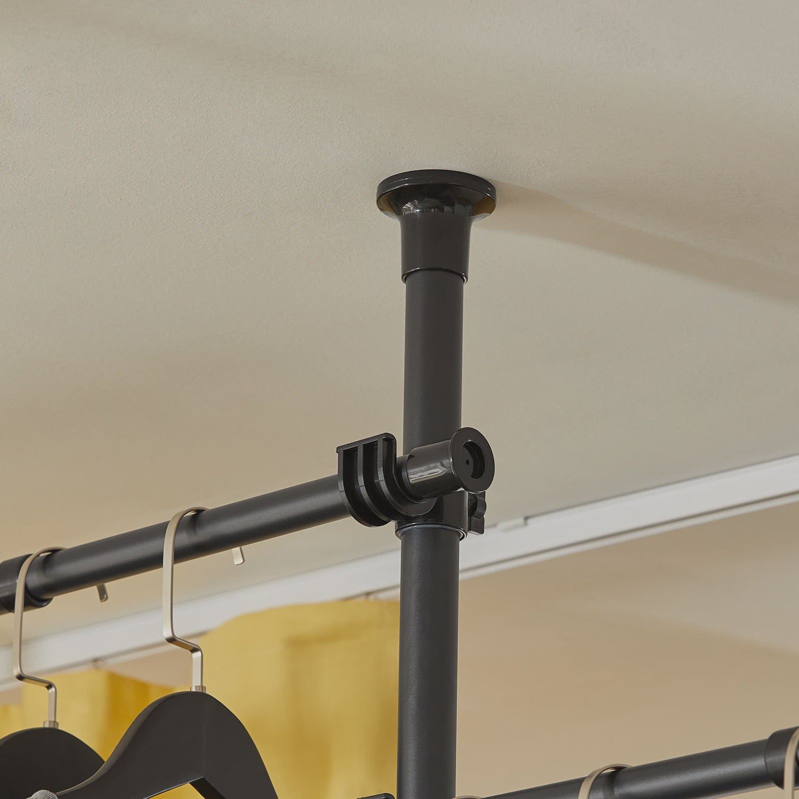 SoBuy KLS03 Telescopisch Garderobesysteem met 4 kledingroedes