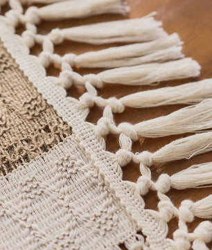 Bohemien Haakwerk Tafelrunner met Franje - Beige & Khaki - Sfeervolle Decoratie voor Binnen & Buiten