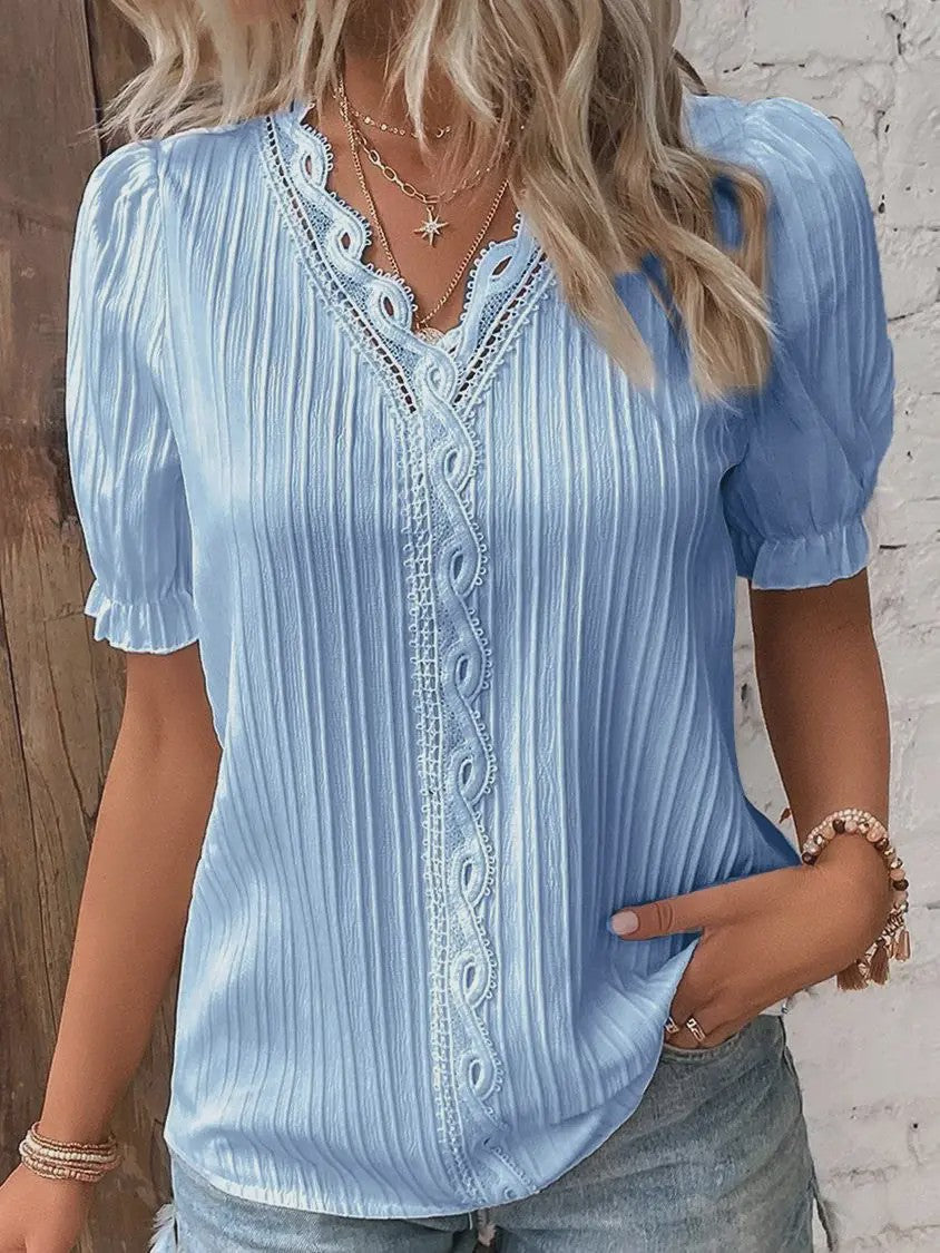 Zomerse Dames Blouse met V-hals en Kantdetails - Korte Mouwen