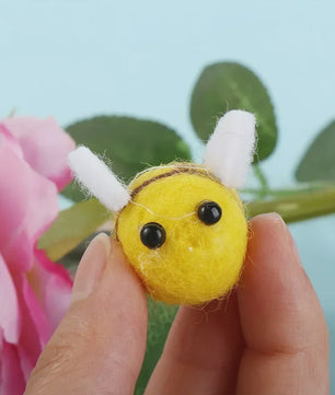 Set van 10 Kawaii Vilten Bijen - Decoratie & DIY Accessoires