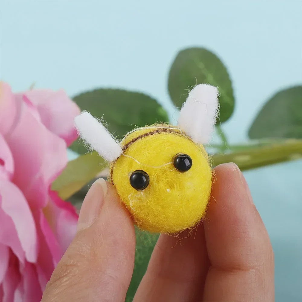 Set van 10 Kawaii Vilten Bijen - Decoratie & DIY Accessoires