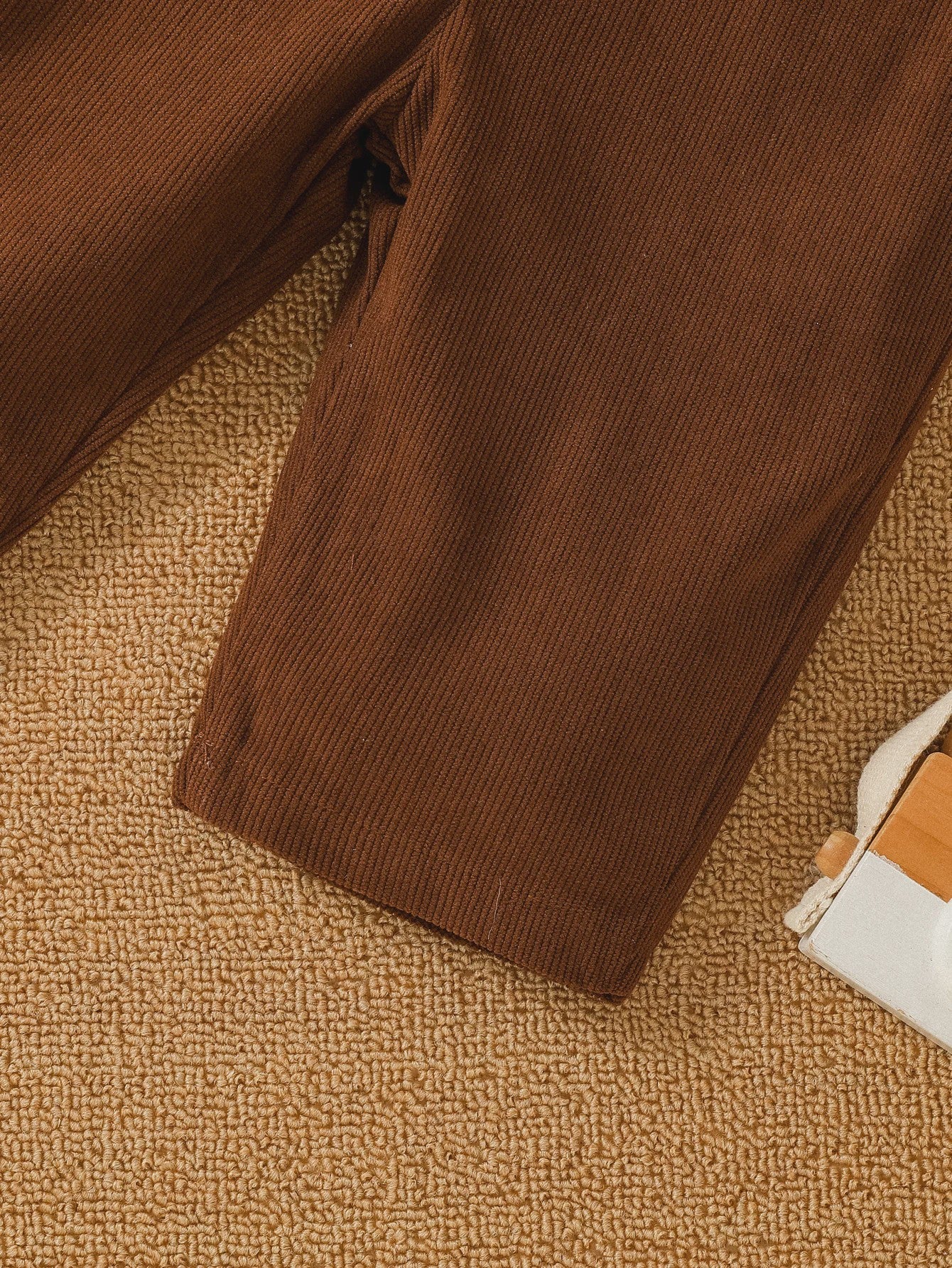 Schattige Baby Jongens Set: Sweater met Beerprint & Corduroy Overalls