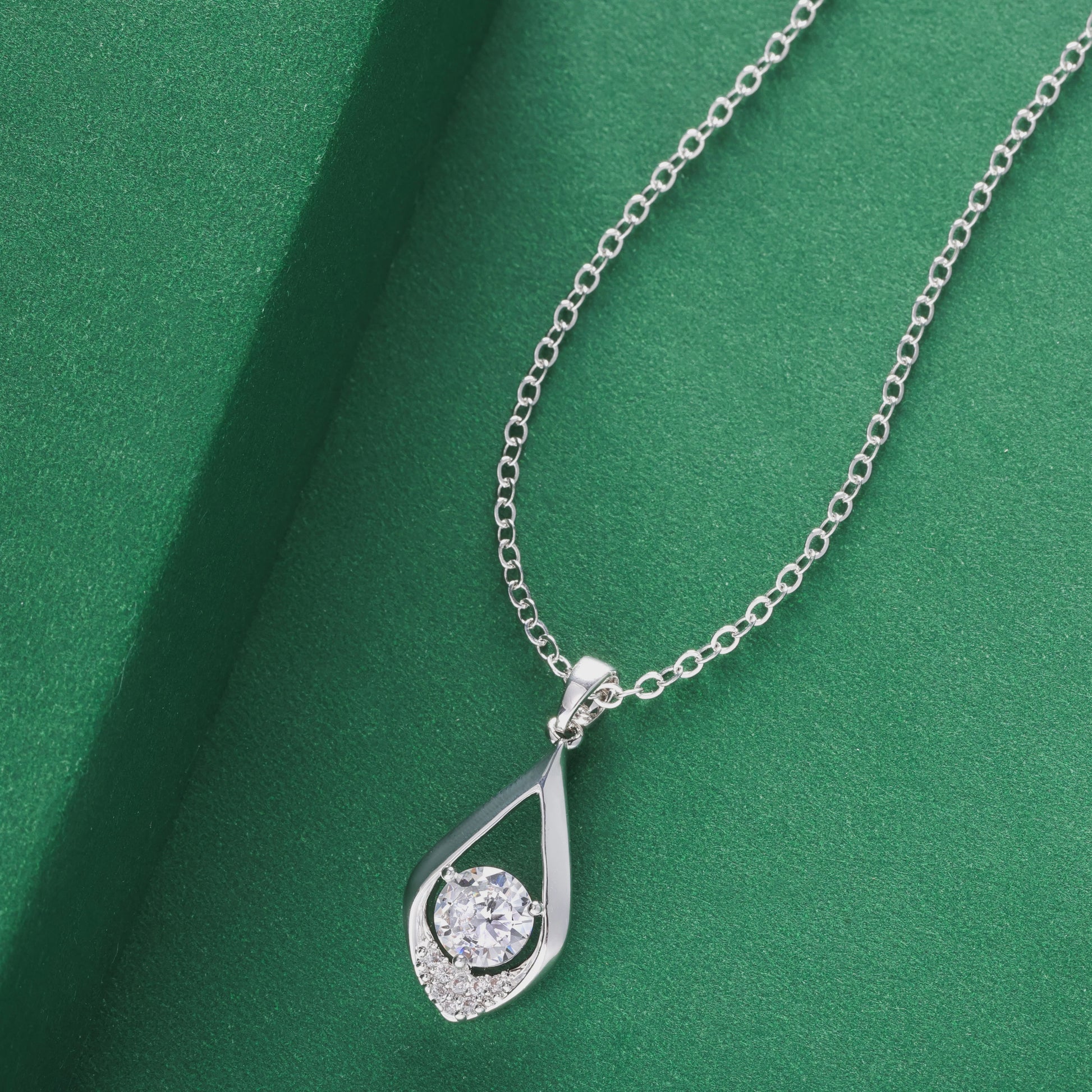 Zilveren 925 Dames Ketting met 1 Karaat Druppelvormige Moissanitehanger - Perfect Cadeau