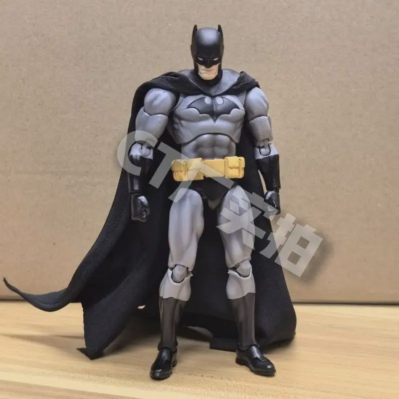 Batman Actiefiguur Mafex 126 - Justice League "Hush" Collectible Figurine