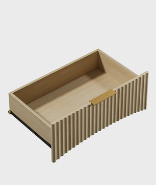 Eiken Nachtkastje met 3 Lades, Goudkleurige Handgrepen en Soft-Close Systeem - 58x38x64 cm