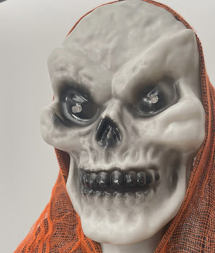 Set van 2 Angstaanjagende Halloween Hangende Schedels met LED Ogen