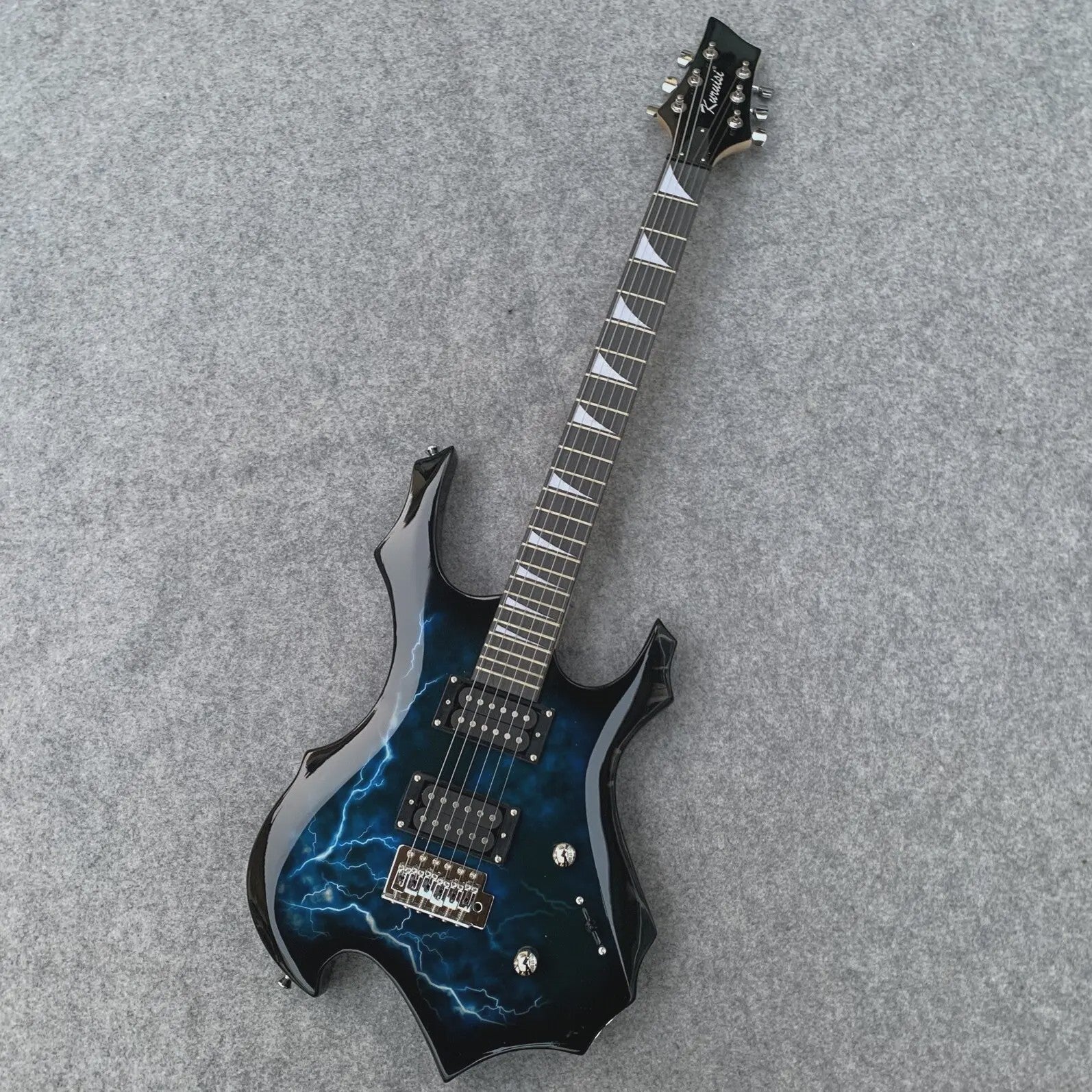 Elektrische Gitaar met Bliksemprint - Eye-Catcher voor Rockmuzikanten, Inclusief Pro Setup