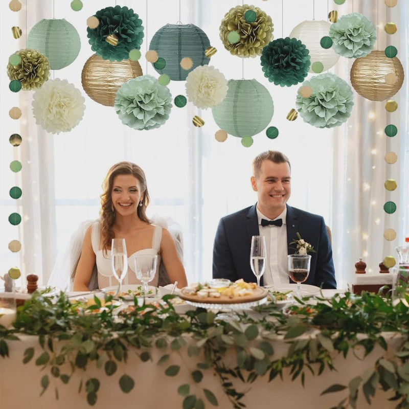 16-delige Feestdecoratie Set: Saliegroene Lampionnen & Pompons in Goud, Ivoor & Grijsgroen