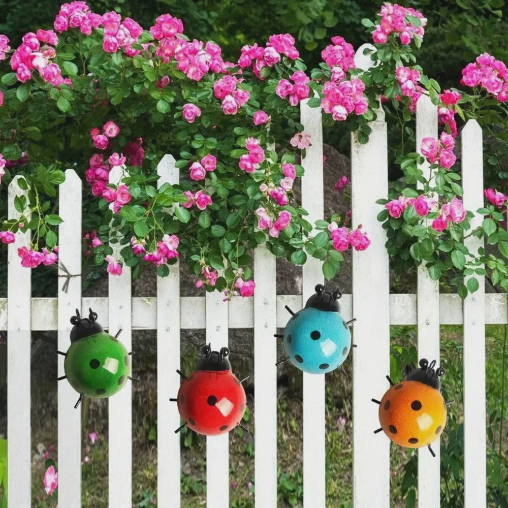 Metalen Lieveheersbeestje Muurdecoratie - Charmante Decoratie voor Binnen & Buiten