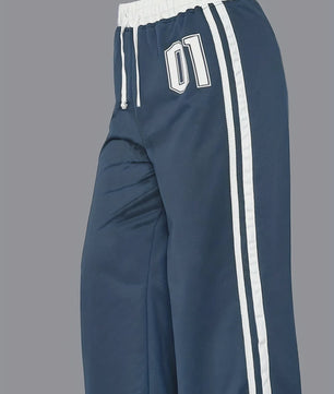 Meisjes Sportbroek met Wijde Pijpen, Trekkoord en '01' Print - Trendy Casual