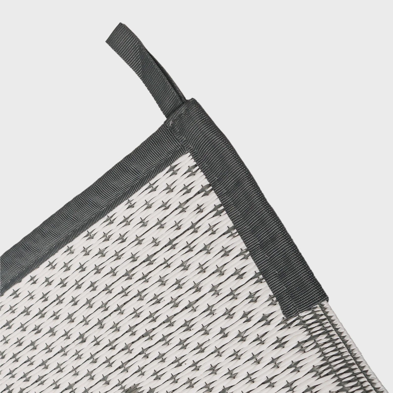 Outdoor Mat 6x9 ft met Grondpennen - Duurzaam PP, Grijs/Wit, voor Tuin, Camping & Strand