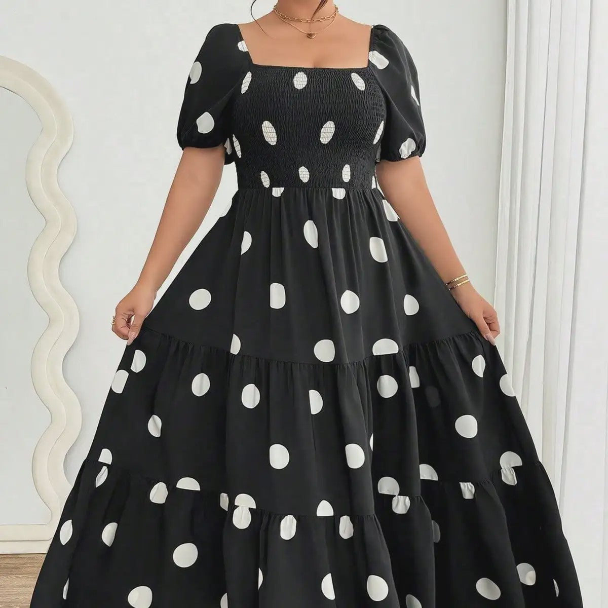 Zwarte Polka Dot Jurk met Pofmouwen en Vierkante Hals - Elegante Zomerjurk voor Dames