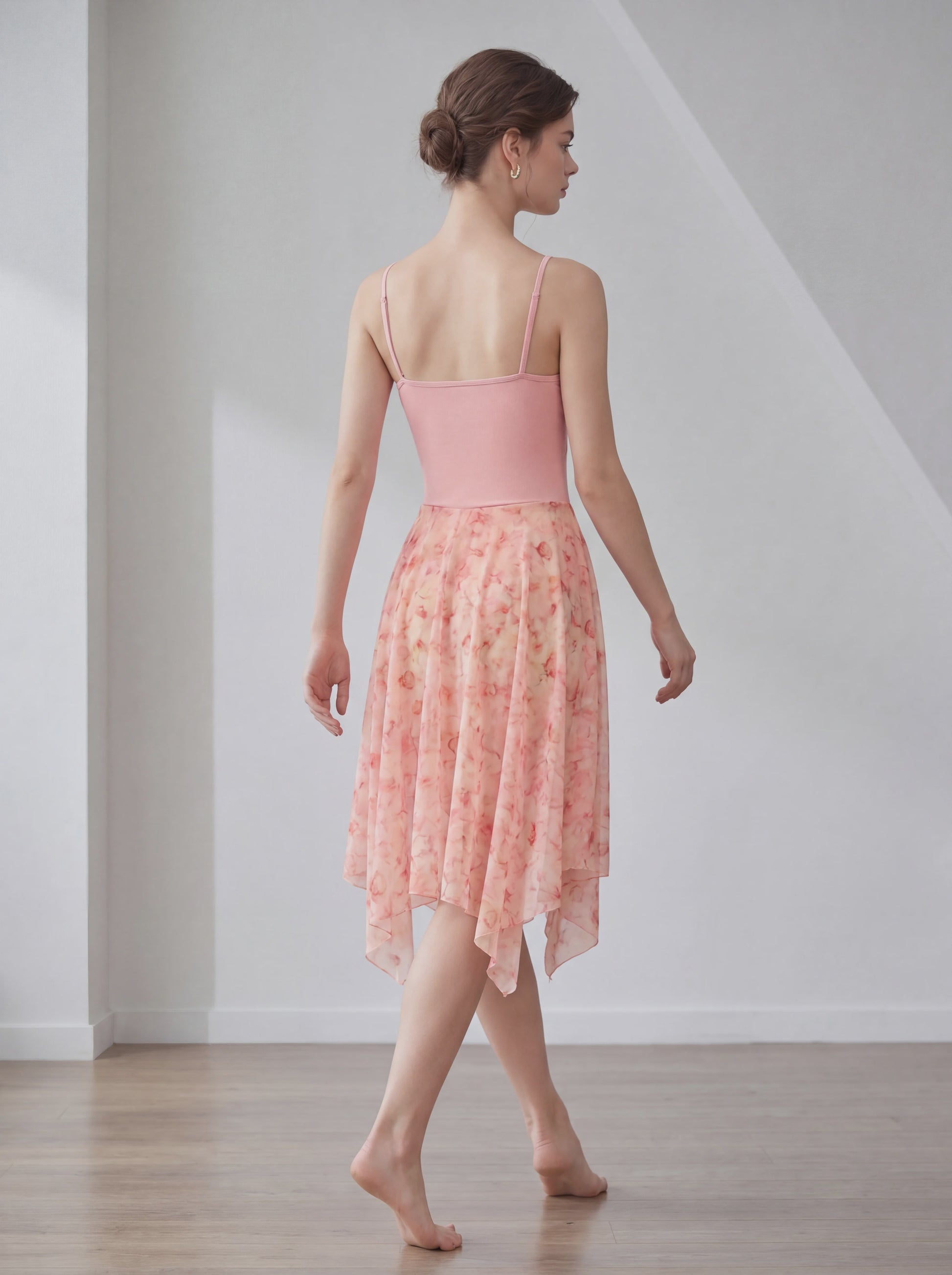 Lyrical Danskostuum Dames - Luchtig Mesh Jurk met Asymmetrische Zoom & V-hals