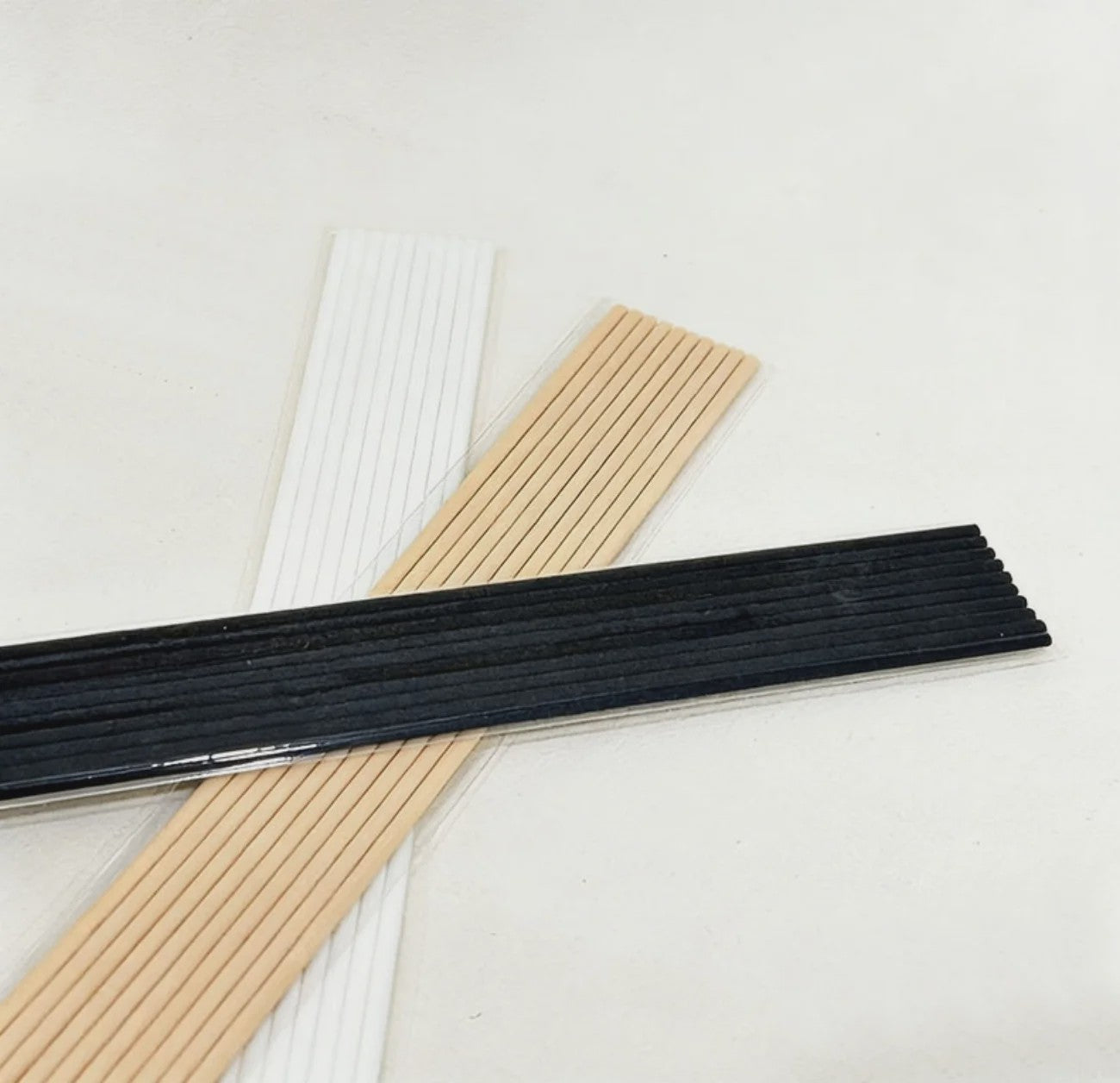 100 Stuks Diffuser Stokjes Zwart & Wit - 30cm Lang - Essentiële Oliën Verspreiden