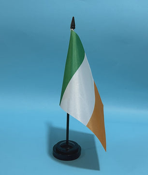 Ierse Bureauvlag 14x21cm - Polyester Vlag van Ierland voor Bureau Decoratie