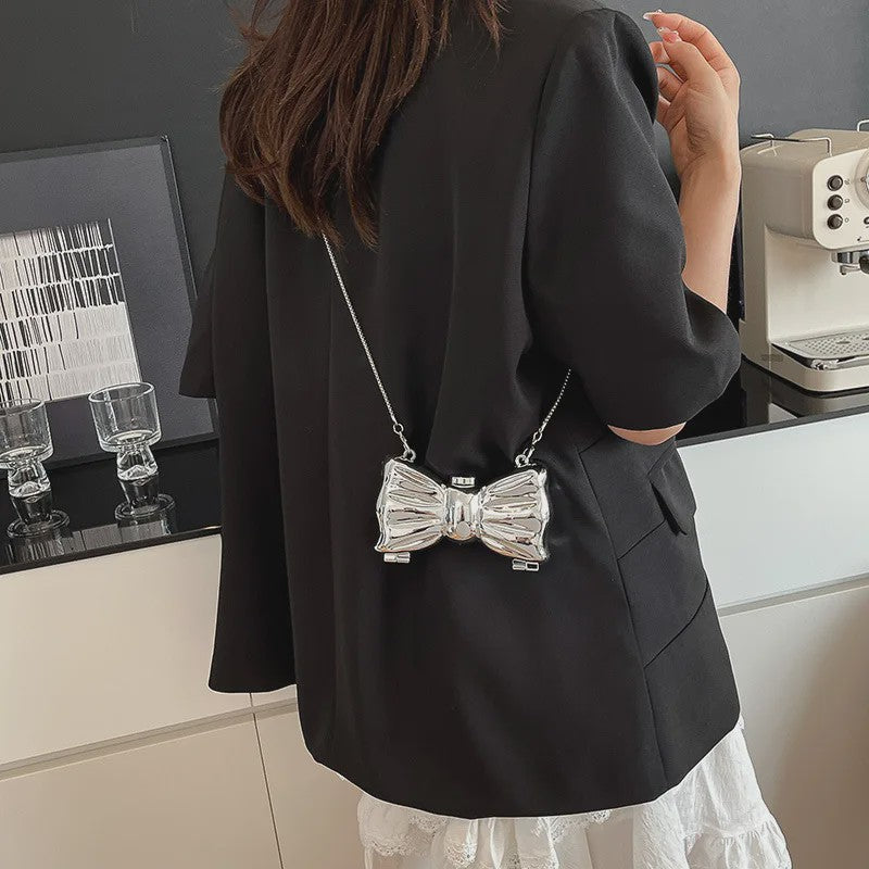 Luxe Strik Handtas van Metaal met Ketting - Speelse Crossbody Tas
