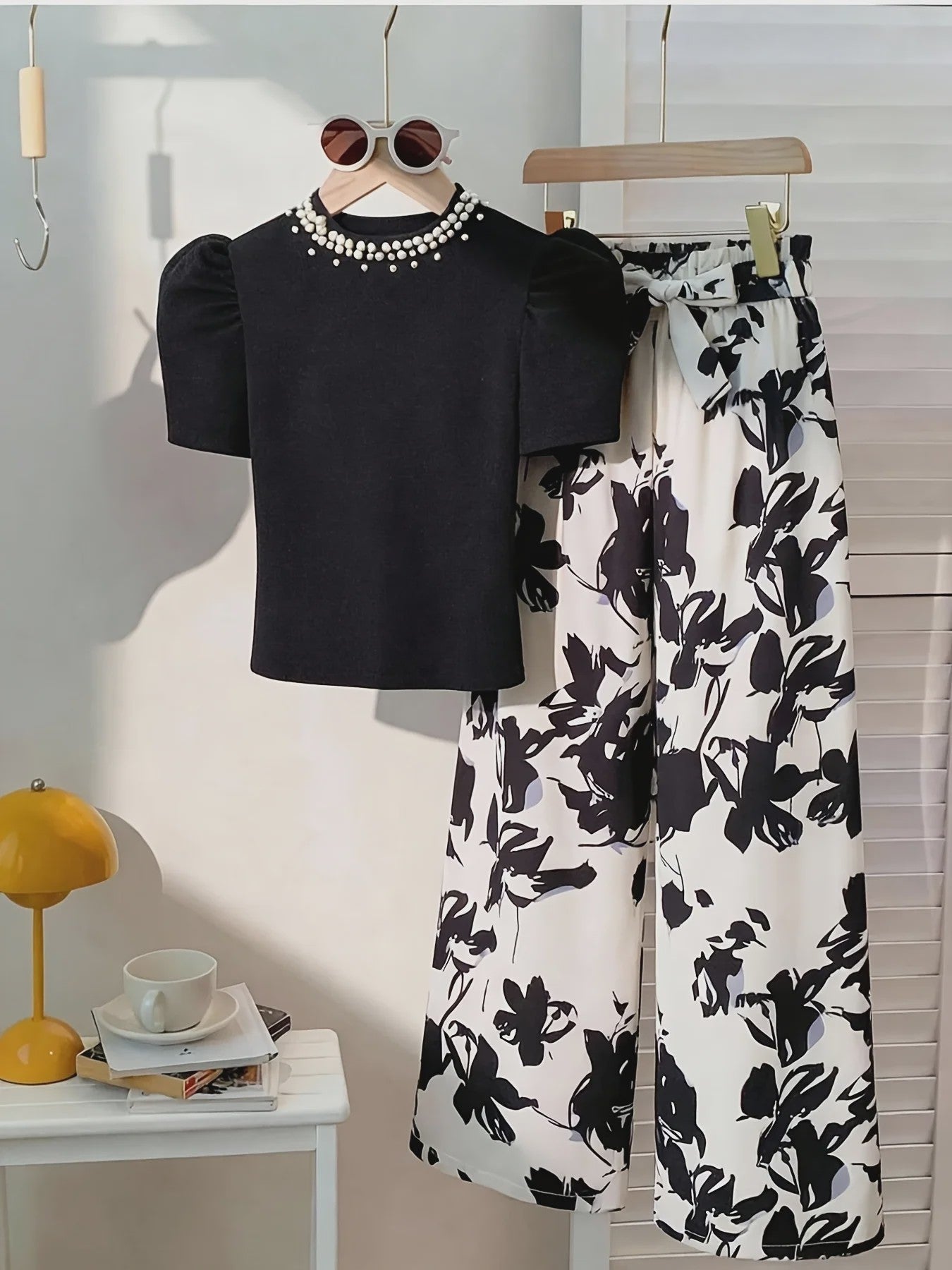Zomerse Outfit Set Meisjes: Zwart T-shirt met Pareldecoratie & Bloemige Wijde Broek - 2-delig Pak voor Kinderen & Tieners (5-13 jaar)