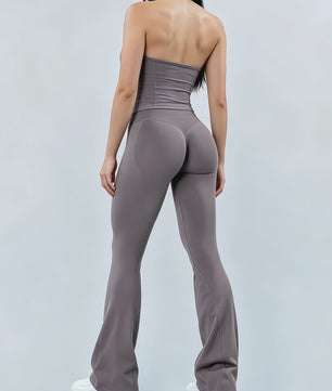 Dames Sportset: Seamless Strappy Top met Ruches & Butt Lifting Flare Leggings