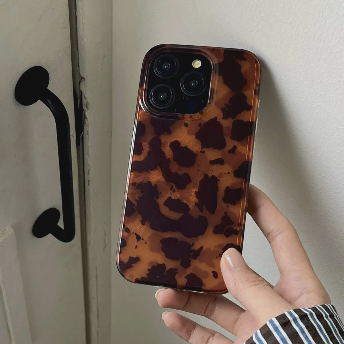 Retro Amber & Luipaard Print Hoesje voor iPhone - Stijlvolle Bescherming